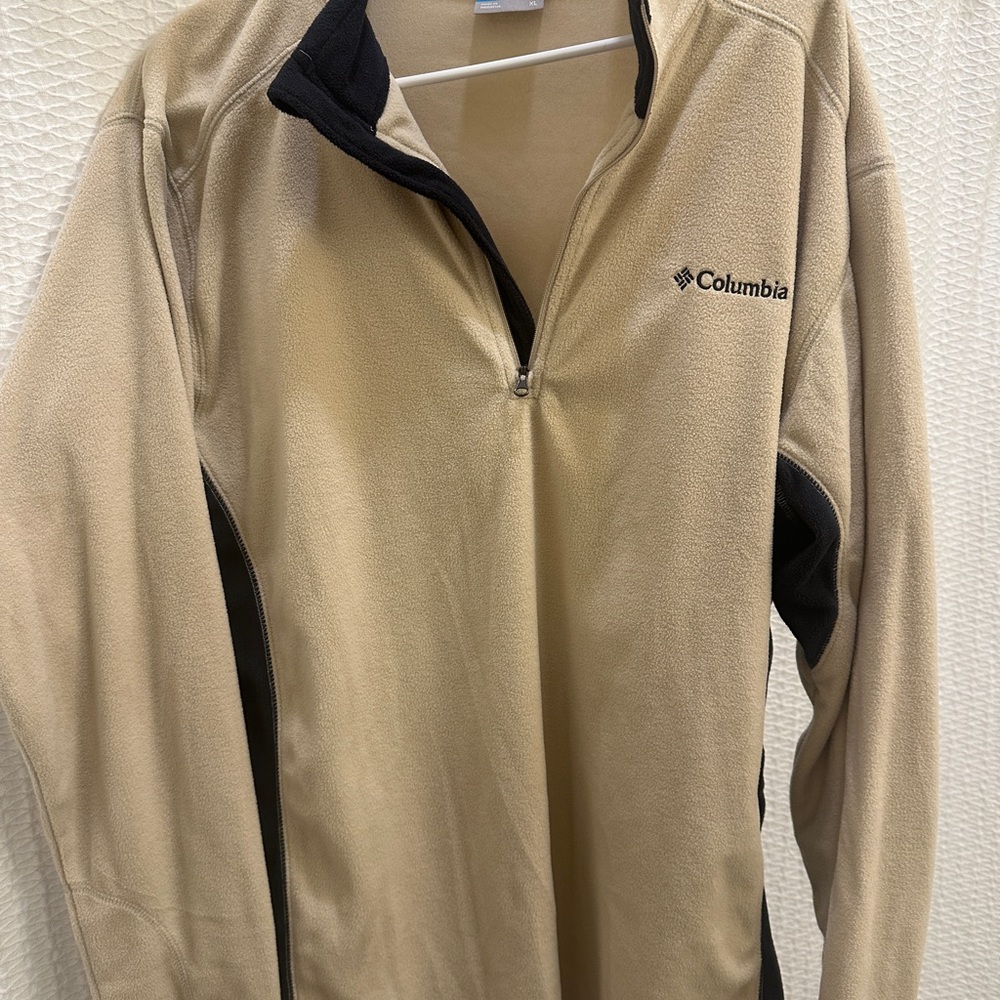 Columbia Tan and Black Fleece Pullover
